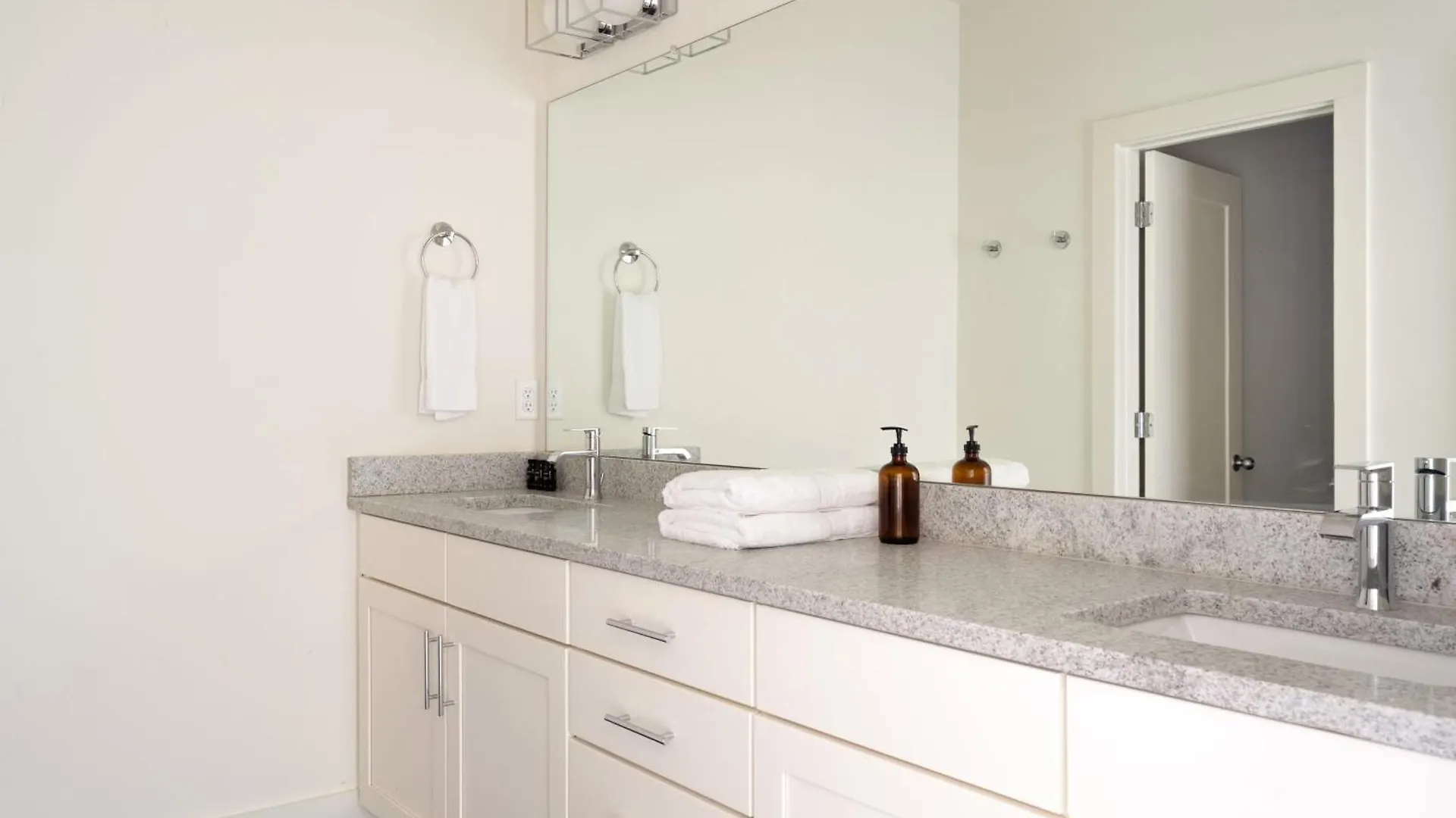 Hart Suite Buyout 4 By Avantstay Two Town House Buyout W Modern Amenities In Нэшвилл